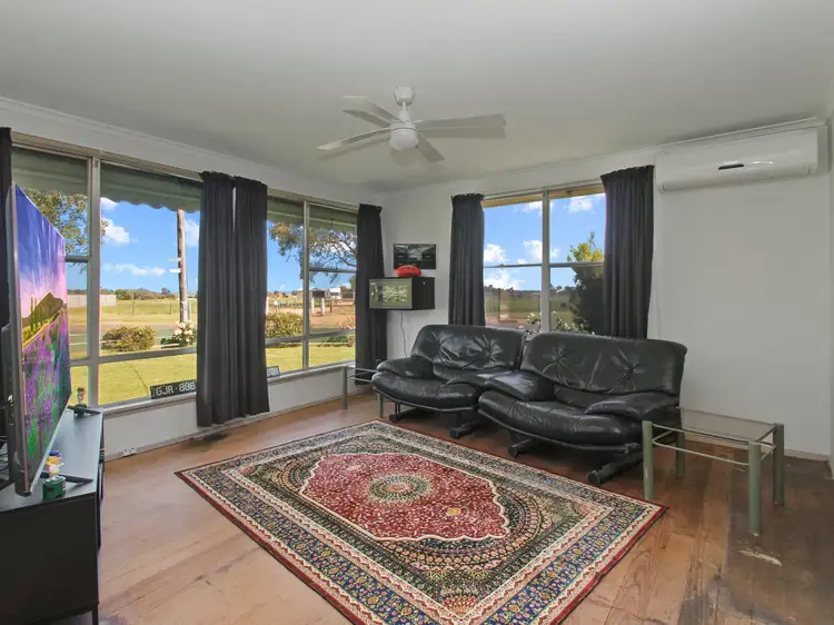 Fifth view of Homely house listing, 1 Flett Court, East Bairnsdale VIC 3875