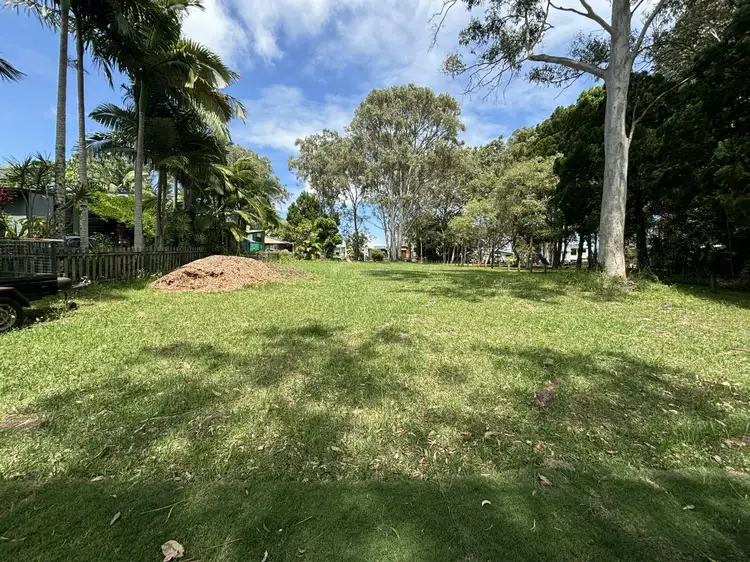 13 Columbia Street, Macleay Island QLD 4184