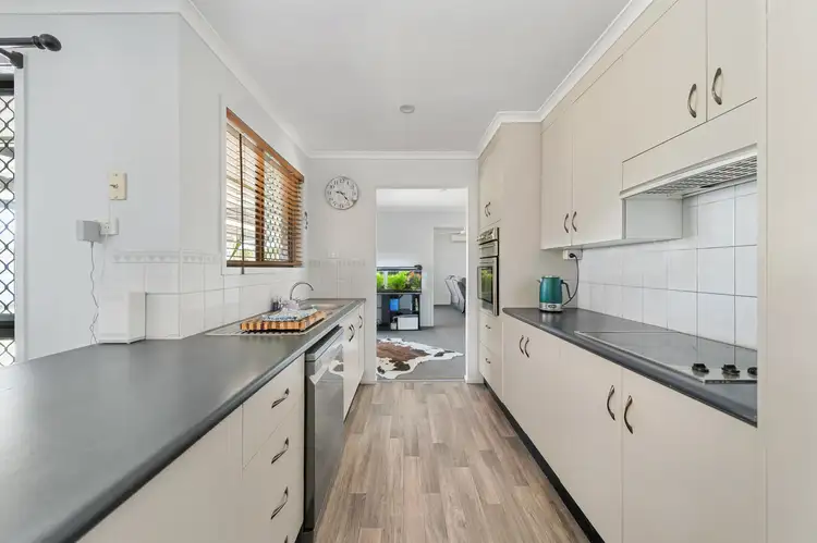 Sixth view of Homely house listing, 5 Eubar Place, Emerald QLD 4720