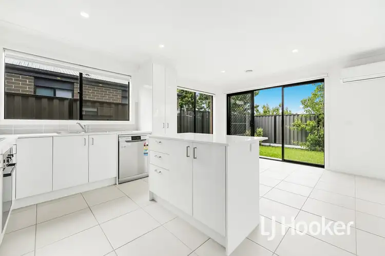 Fifth view of Homely house listing, 22 Expedition Circuit, Pakenham VIC 3810