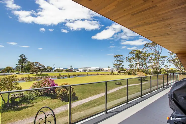 8 Moore Court, Wynyard TAS 7325