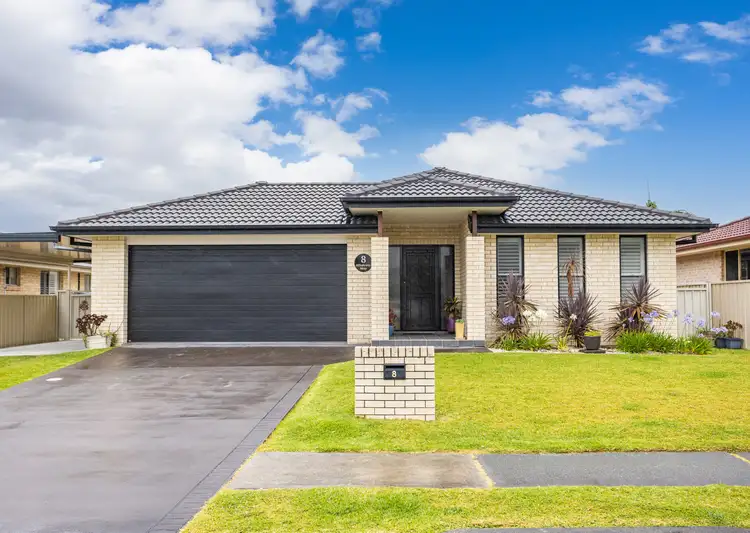 8 Albatross Way, Old Bar NSW 2430
