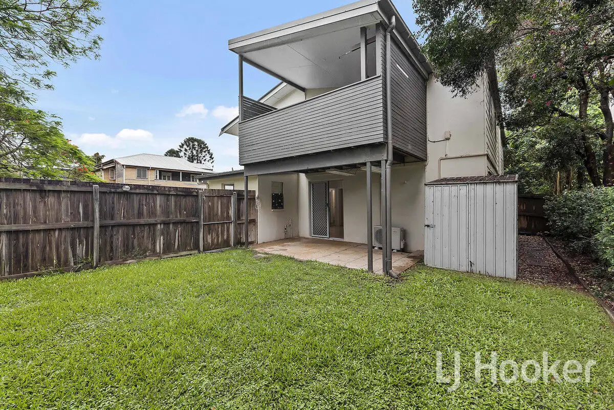 Main view of Homely unit listing, 2/42 William Parade, Fairfield QLD 4103