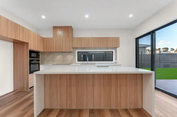 2 Roselawn Avenue, Googong NSW 2620
