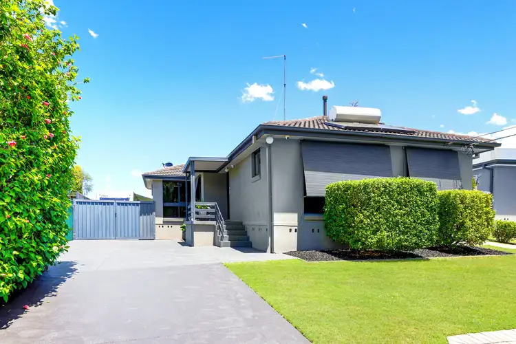 10 Deeside Close