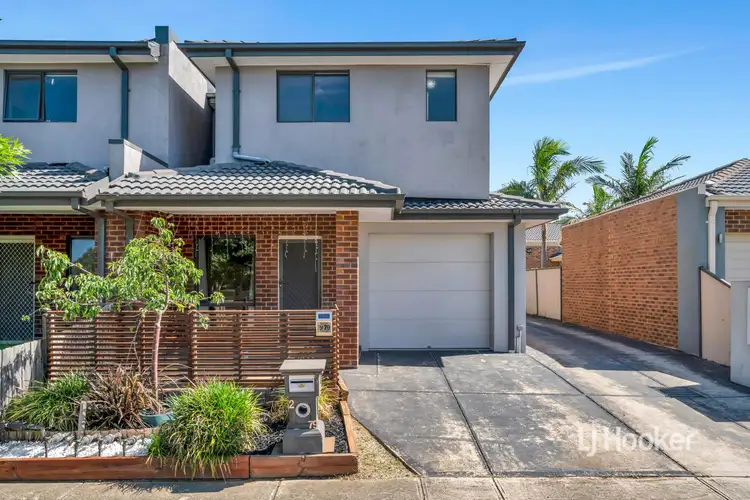 2/79 Hemsley Promenade, Point Cook VIC 3030