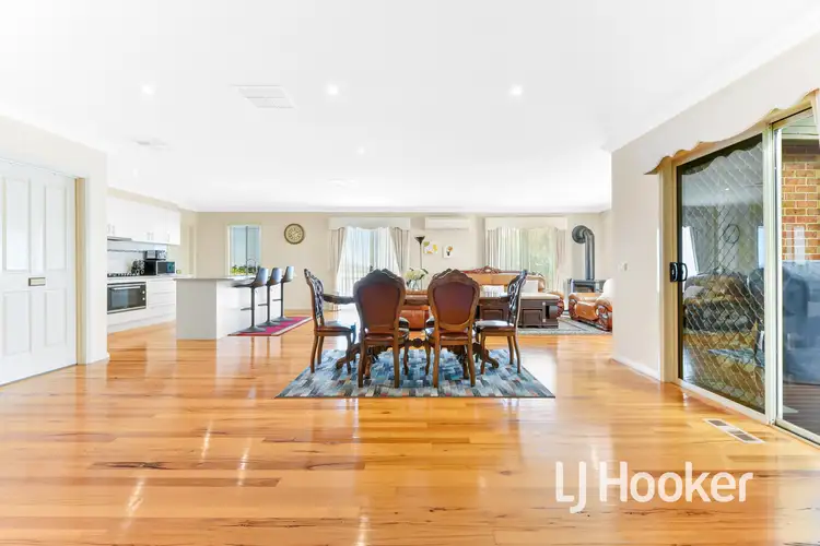 Fifth view of Homely house listing, 8 Rachael Court, Pakenham VIC 3810