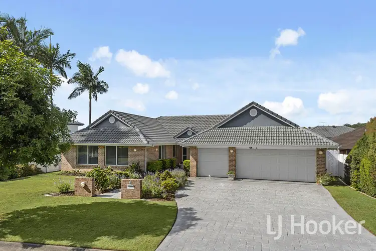 8 Hatherton Crescent, Carindale QLD 4152