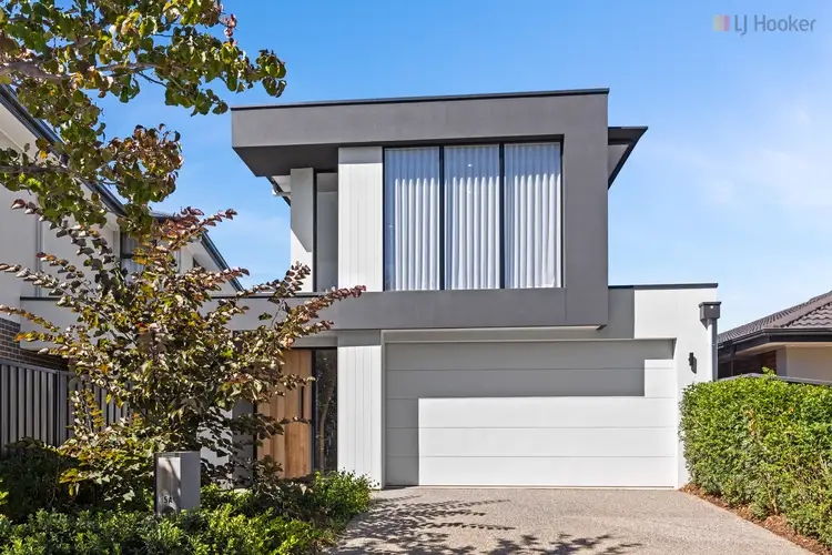 5A Whiteleaf Crescent