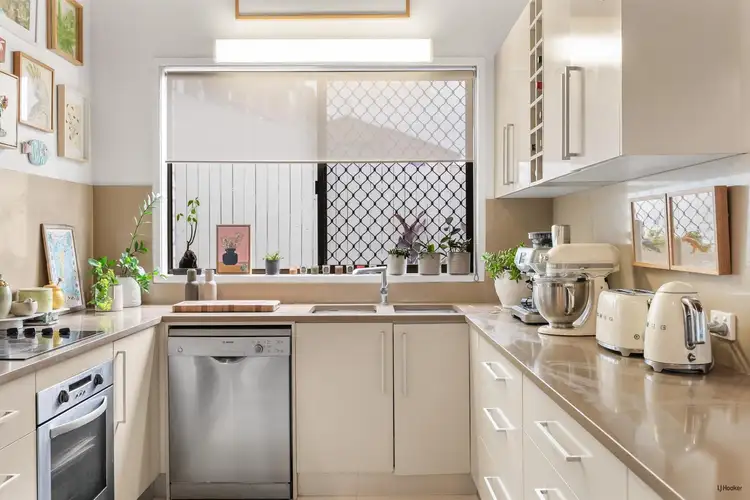 Fifth view of Homely semi-detached listing, 2/39 Hillcrest Avenue, Tugun QLD 4224