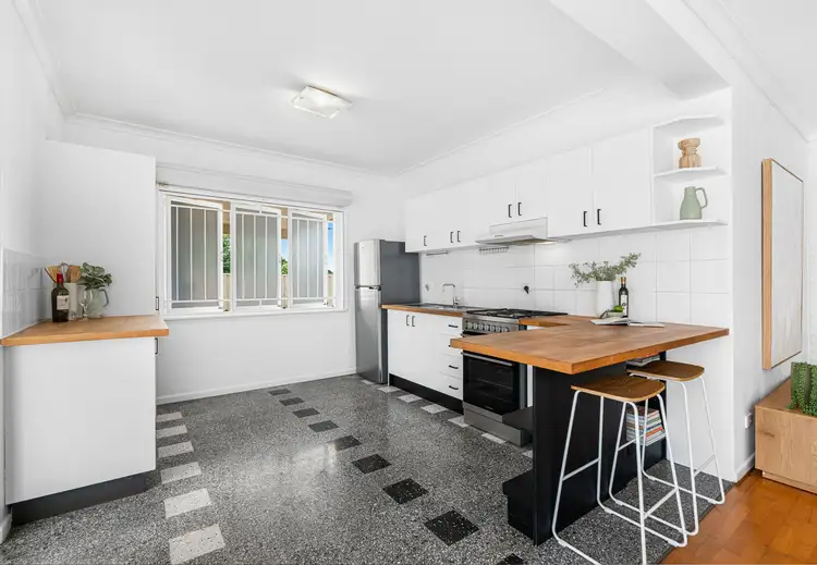 Fifth view of Homely unit listing, Unit 2/170 Old Cleveland Road, Coorparoo QLD 4151