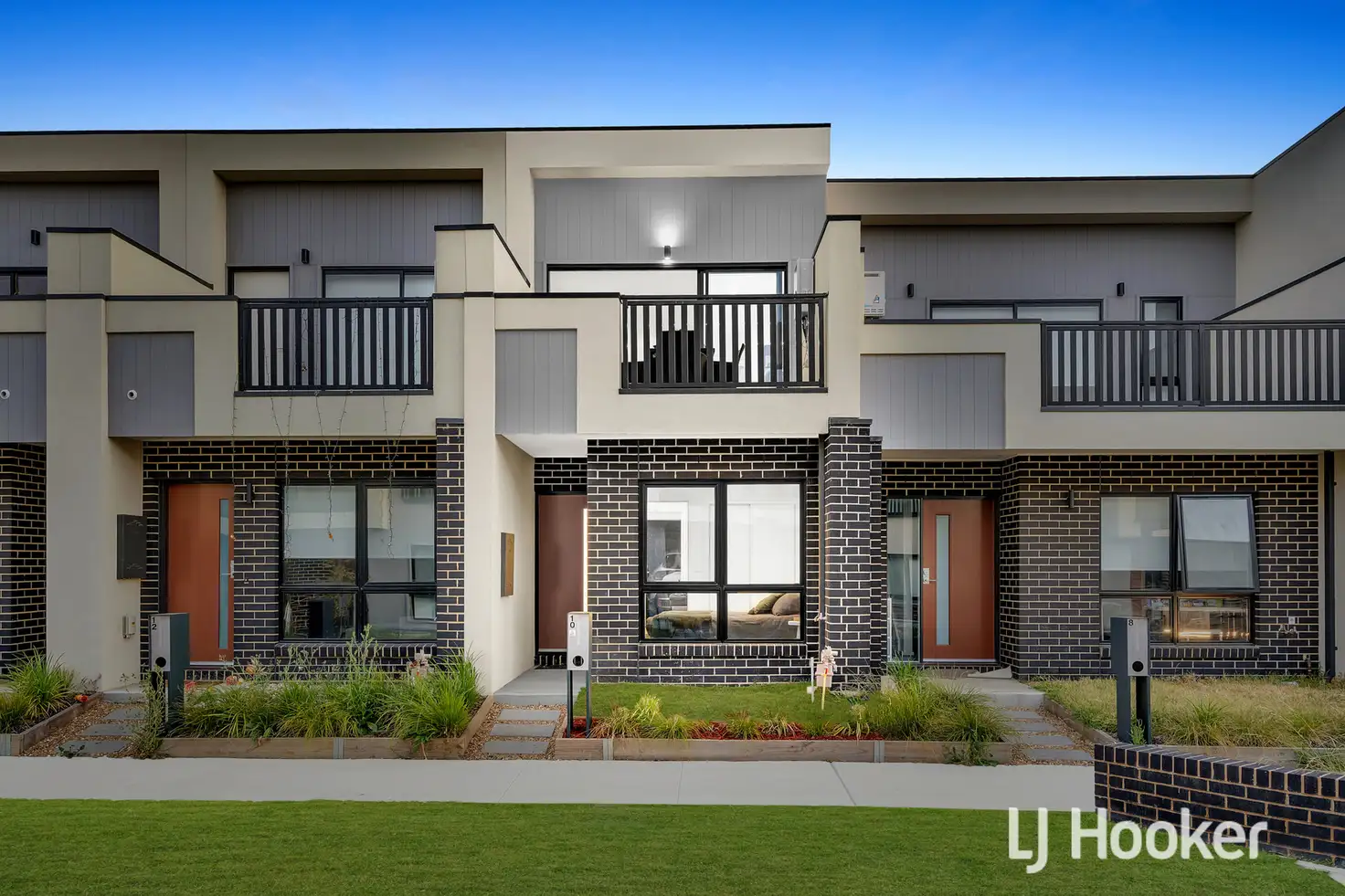Main view of Homely townhouse listing, 10 Myrtle Walk, Cranbourne West VIC 3977