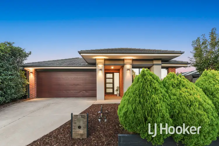 22 MacPherson Circuit, Cranbourne East VIC 3977