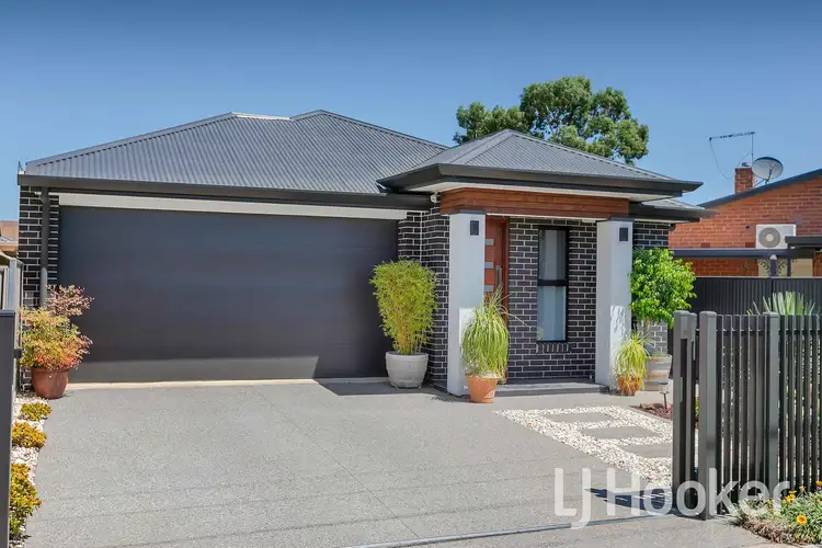 11 Balranald Street