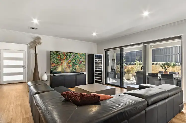 Sixth view of Homely house listing, 2 Verreaux Crescent, Throsby ACT 2914