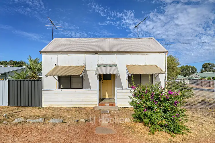 12 Saunders Street, Collie WA 6225