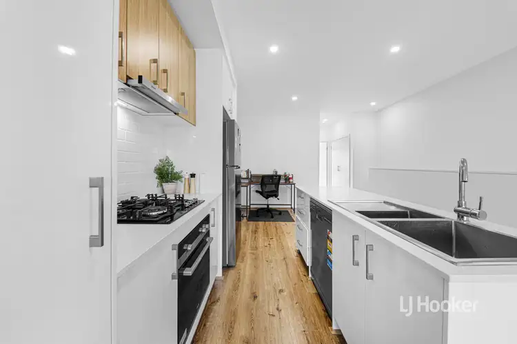 Fifth view of Homely townhouse listing, 27 Travertine Loop, Berwick VIC 3806