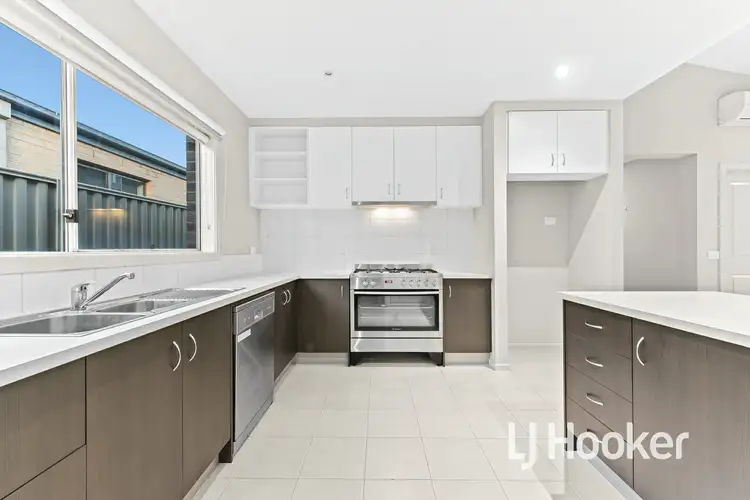 Second view of Homely house listing, 6 Hood Place, Pakenham VIC 3810