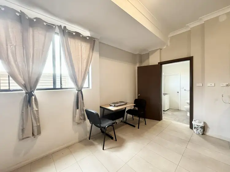 25D Avoca Rd, Canley Heights NSW 2166