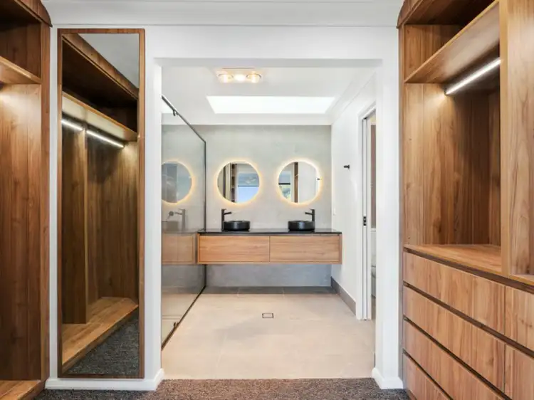 Unit 3/221 Carthage street