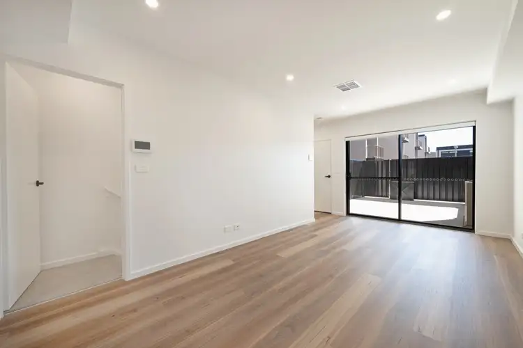 25/2 Cornelius Street, Coombs ACT 2611