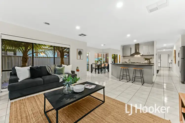 Second view of Homely house listing, 8 Oaklands Way, Pakenham VIC 3810
