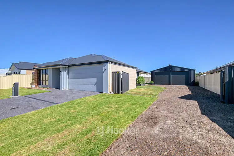 8 Kenworthy Approach, Australind WA 6233