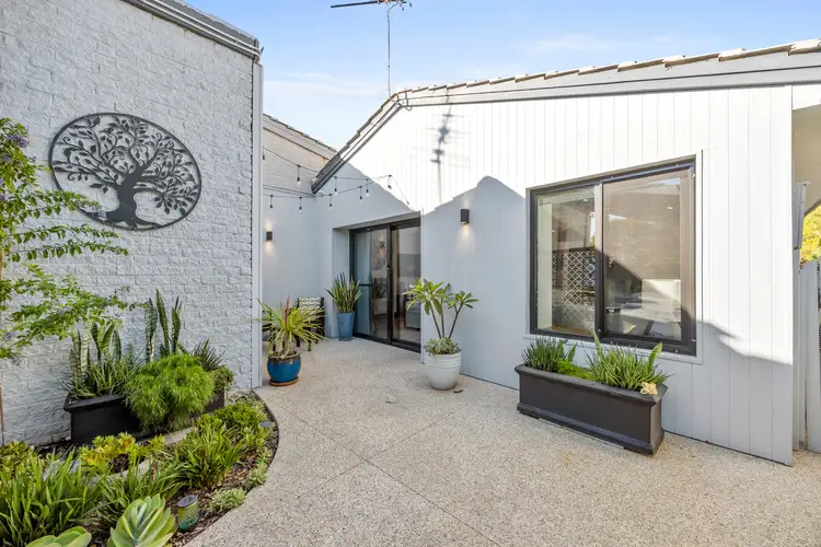 86 Peet Crescent