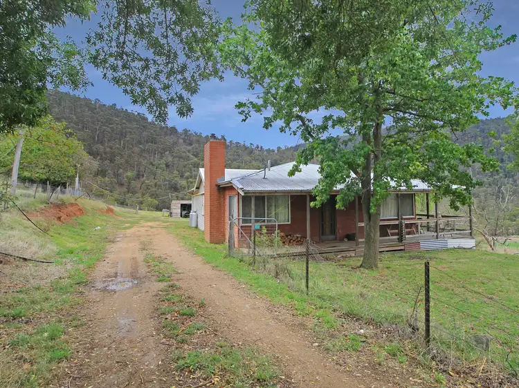 490 Great Alpine Road, Omeo VIC 3898
