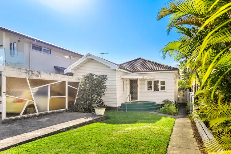 5 Spring Road, North Curl Curl NSW 2099