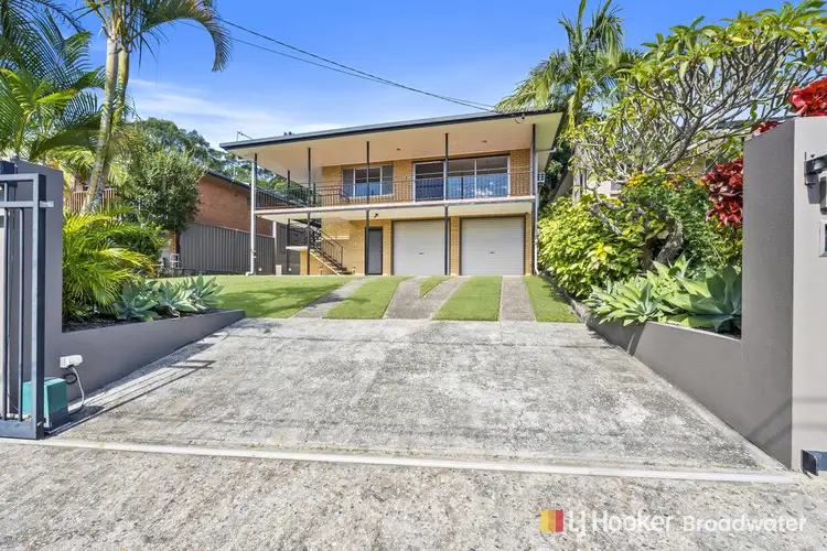 6 Penrock Parade, Labrador QLD 4215