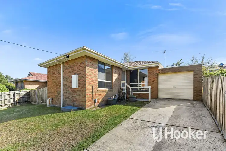 8 Balmoral Way