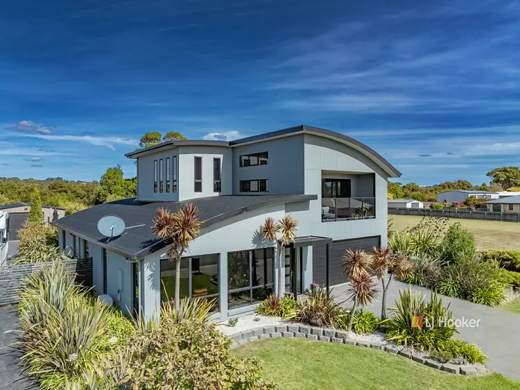 17 Sandy Crescent