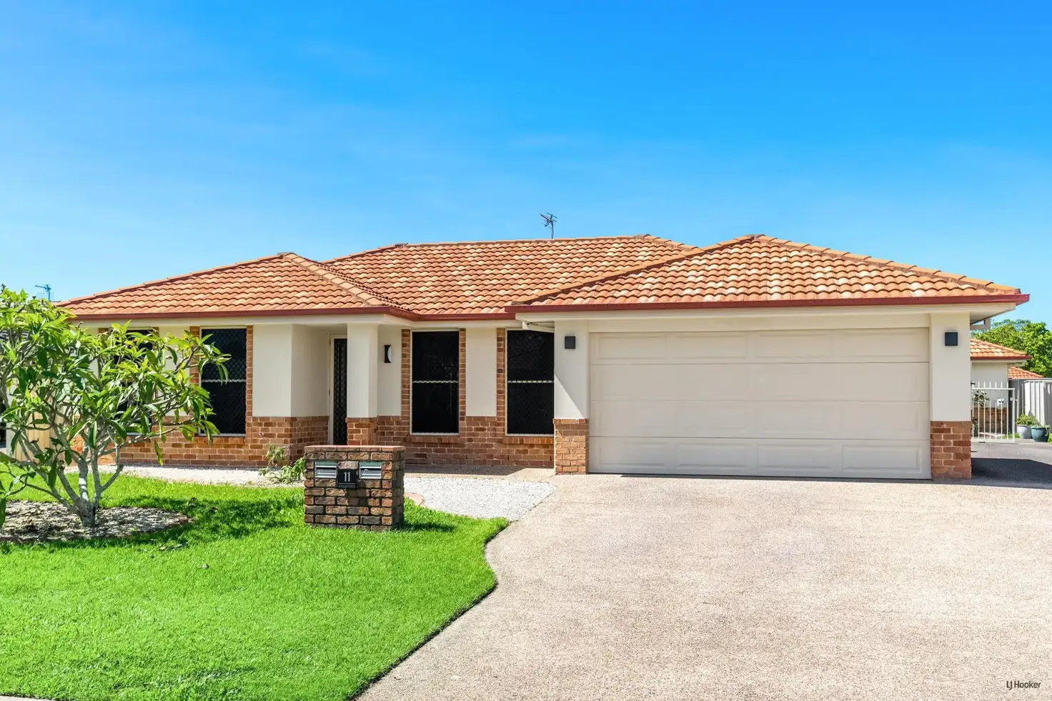 Main view of Homely semi-detached listing, 1/11 Magnolia Crescent, Banora Point NSW 2486