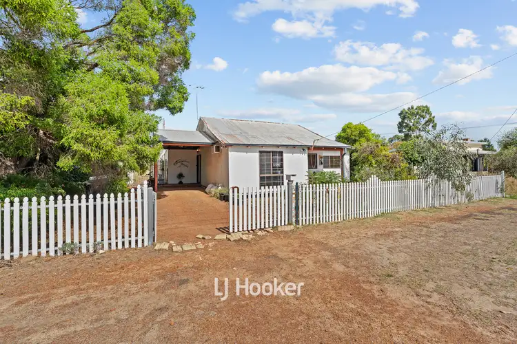 35 Coombes Street, Collie WA 6225