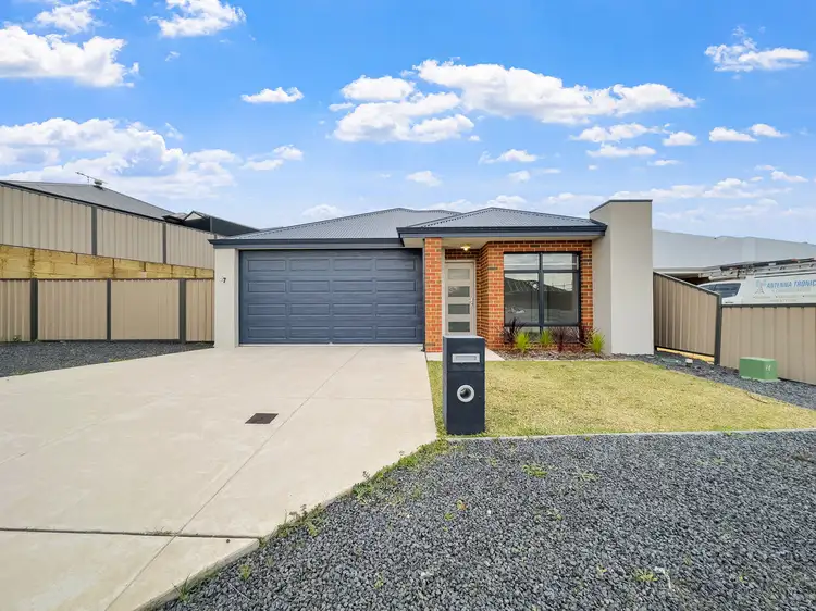 57 Carnelian Avenue