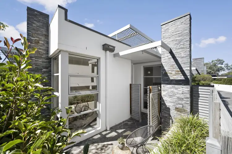 9/4 Hardman Street