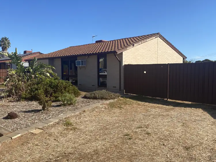 6 Eringa Court, Craigmore SA 5114