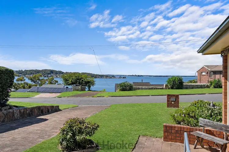 24 Sunlight Parade, Fishing Point NSW 2283