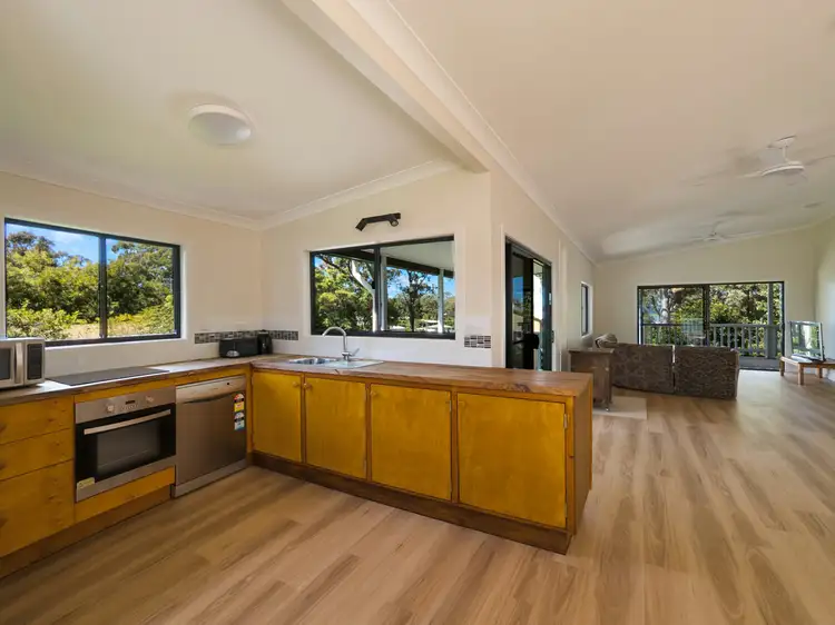 28 Lucas Dr, Lamb Island QLD 4184
