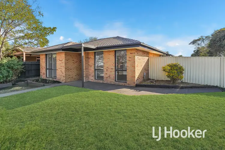 33 Lansell Drive, Cranbourne North VIC 3977