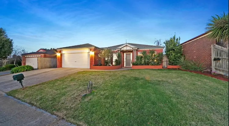 10 Gwenton Avenue, Cranbourne East VIC 3977