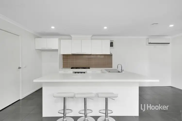 Third view of Homely townhouse listing, 8 Mingay Close, Truganina VIC 3029