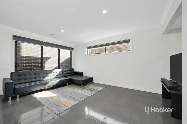 Sixth view of Homely townhouse listing, 8 Mingay Close, Truganina VIC 3029