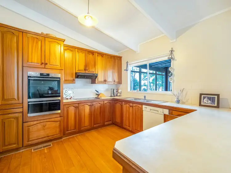 210 McCarthy Road, Lake Wyangan NSW 2680
