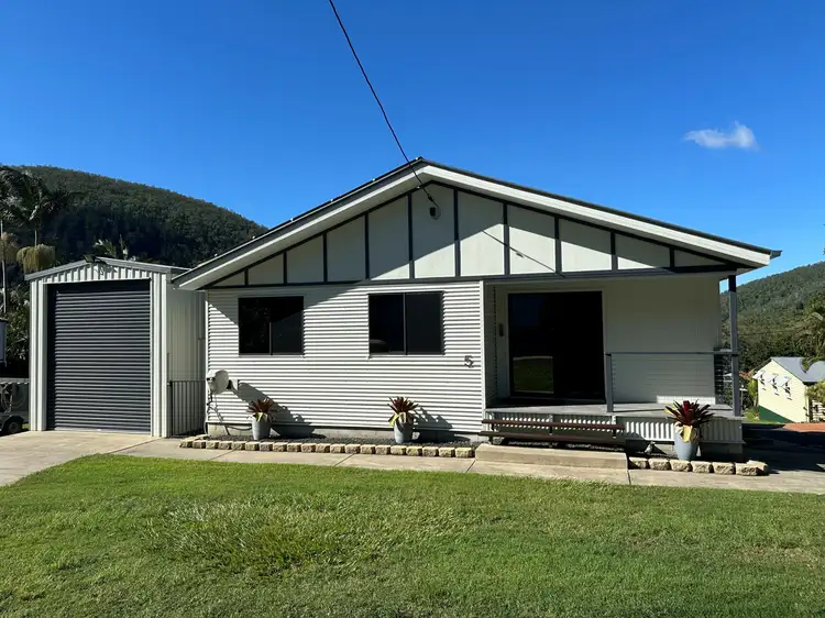 5 Fourth Avenue, Somerset Dam QLD 4312