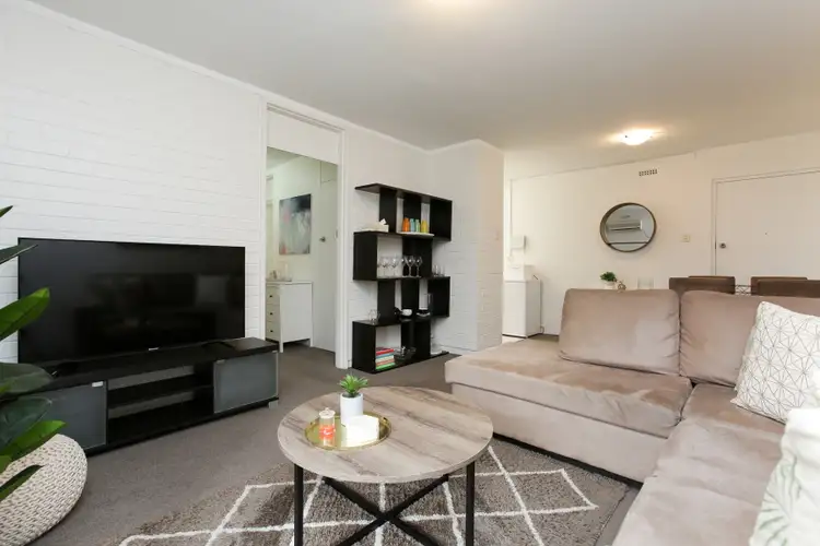 6/2 Minora Place