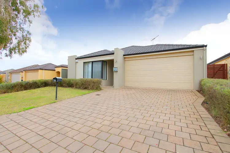 18 Blacksmith St, Queens Park WA 6107