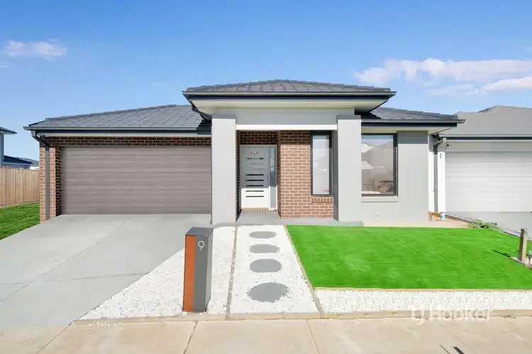 9 Farmingdale Street, Manor Lakes VIC 3024