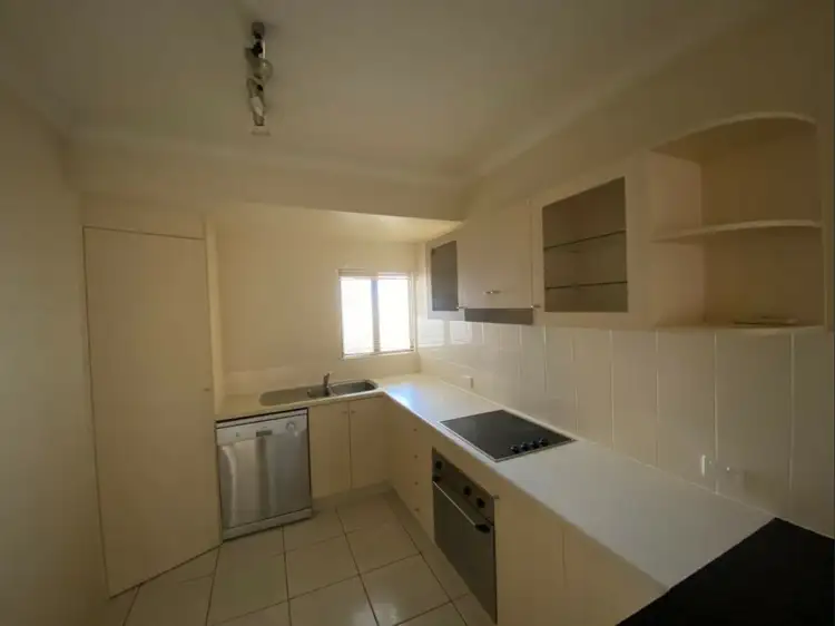 8/310 Lake Street, Cairns North QLD 4870